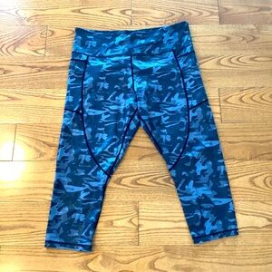 ZYIA metallic camo pocket capris 16-18